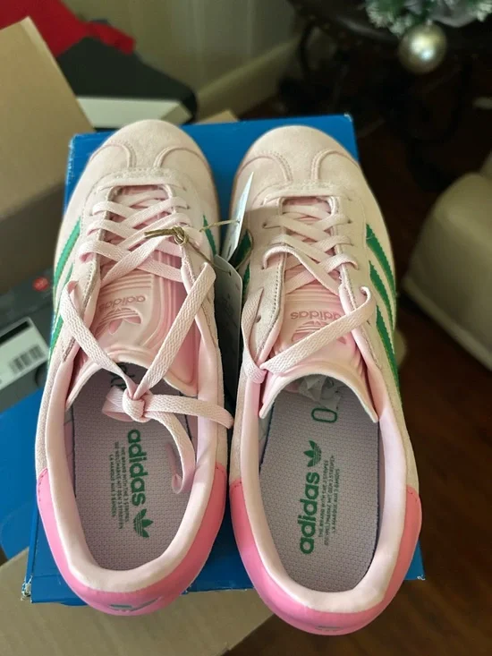 adidas Gazelle J Pink Suede Sneakers with Gum Sole, size 7 women , 6 youth. - Picture 6 of 6